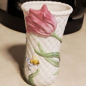Fitz and Floyd Essentials tulip, bee vase white, pink basketweave design